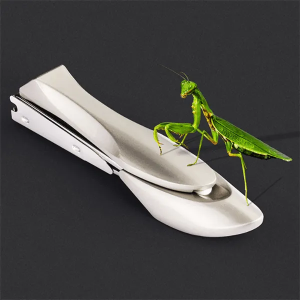 Anti-splash nail clipper