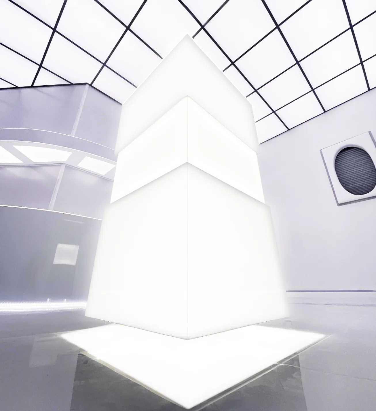 White Light-Up Pedestal By DisplayStation